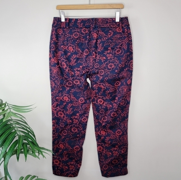 LOFT | Red & Navy Floral Julie Riviera Ankle Pants Size 4 - Picture 3 of 5
